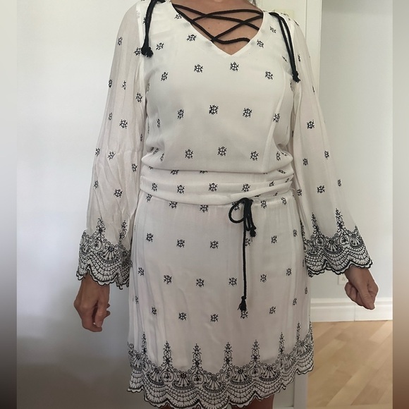 SMASH! BOHO WHITE & BLACK  LONG SLEEVES DRESS - S - Picture 3 of 11